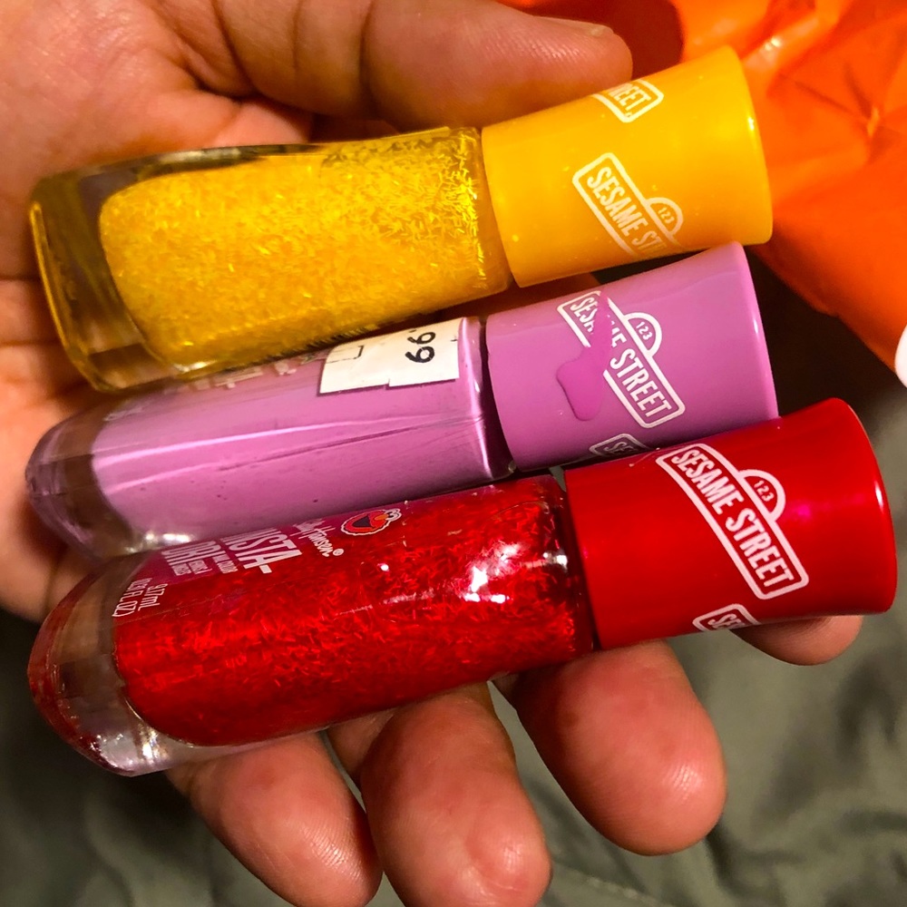 25 Sesame Street™️& Sally Hansen™️Nail Polish Collaboration